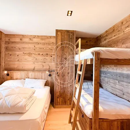 Agane Skis Aux Pieds Jacuzzi Et Vue Montagne Les Angles